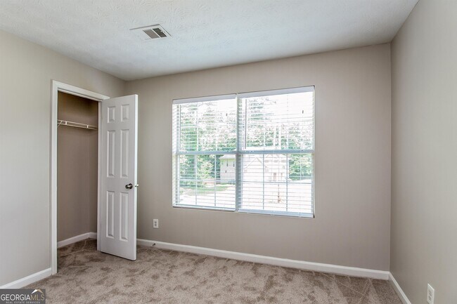 Building Photo - 1305 Sandybrook Ct