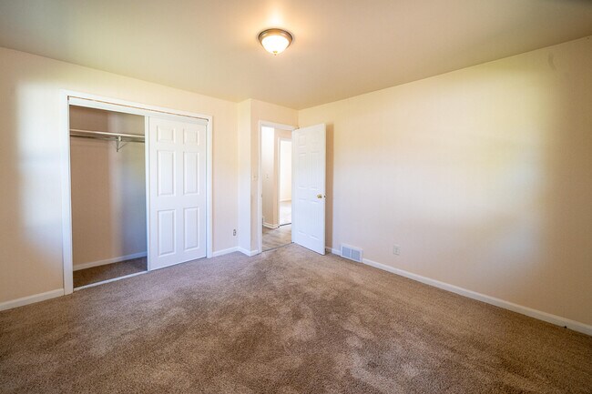 Building Photo - 1857 Willow Rd