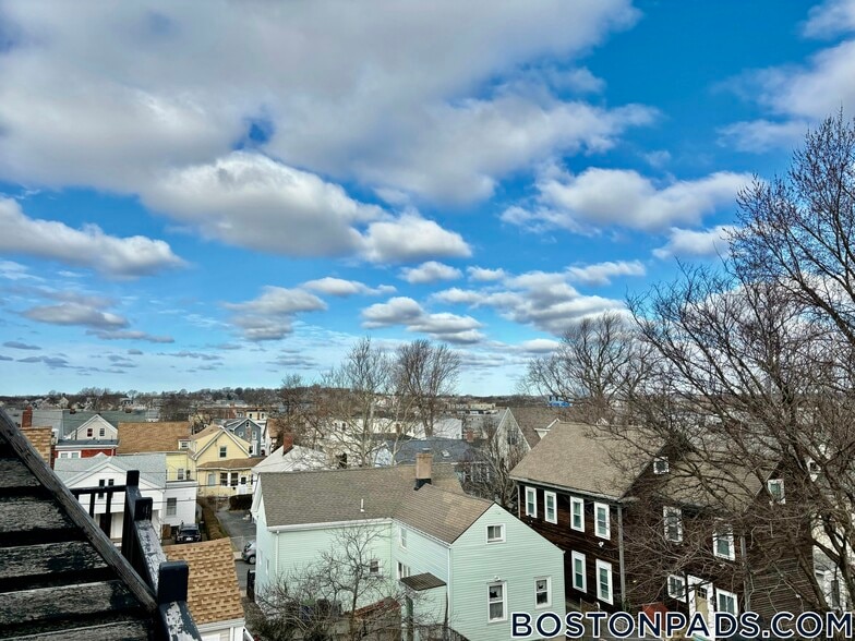 Building Photo - 7 Webster St