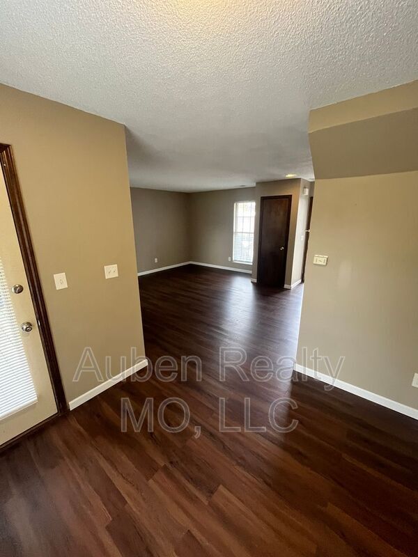 Building Photo - 10115 E 67th St