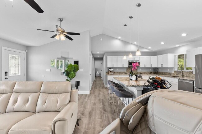 Building Photo - Move-In Ready, 3-Bedroom Fully Furnished Retreat with 3 Bathroom in Keaau Paradise!"