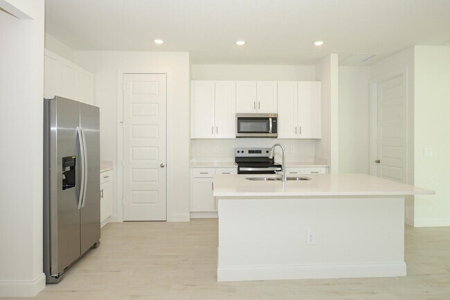 Building Photo - 6312 Cloverdale Ave