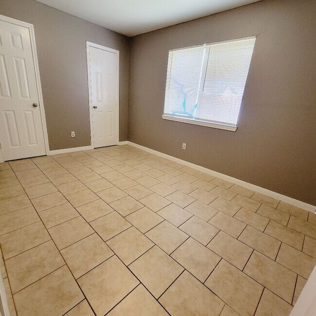Building Photo - 8607 Crystal Cove Cir