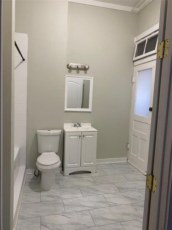 Building Photo - 1006 Main St