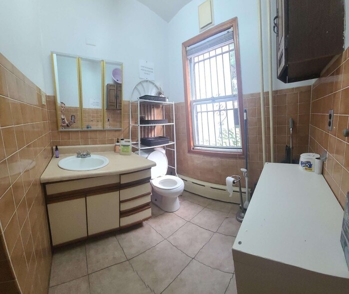 Building Photo - 122 India St