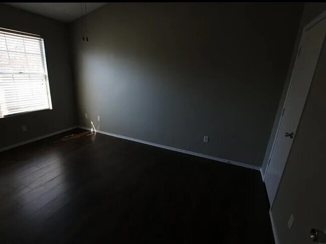 Building Photo - 1618 Beach Ln