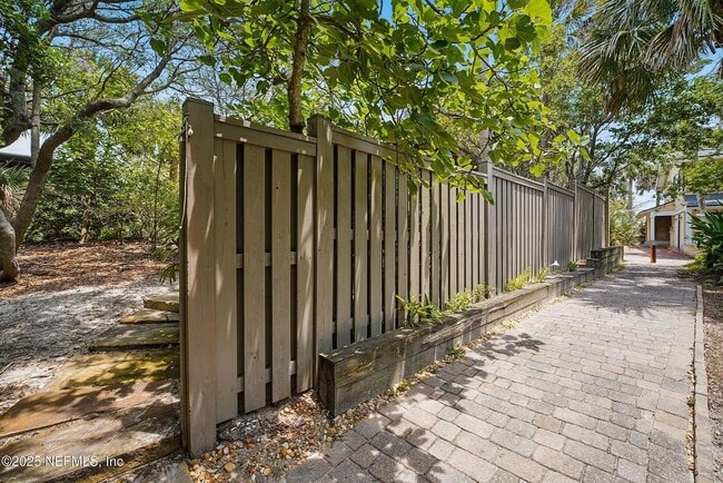 Building Photo - 1927 Beachside Ct