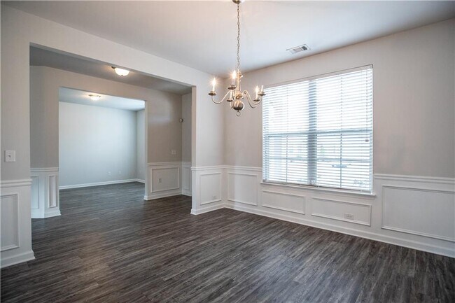 Building Photo - 5410 Mirror Lake Dr