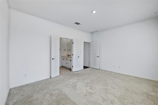 Building Photo - 6411 Velvet Leaf Ln