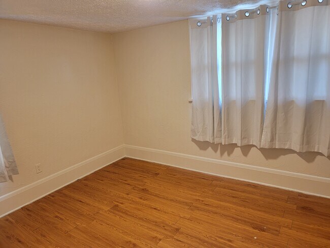 Building Photo - 1299 Sunrise Dr