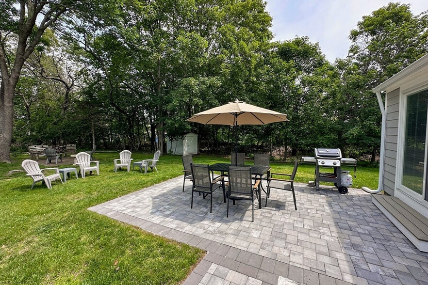 Building Photo - 605 Circle Dr