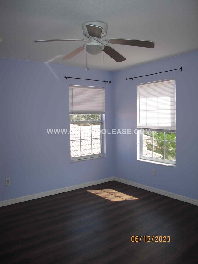 Building Photo - 925 Torrey Pine Dr