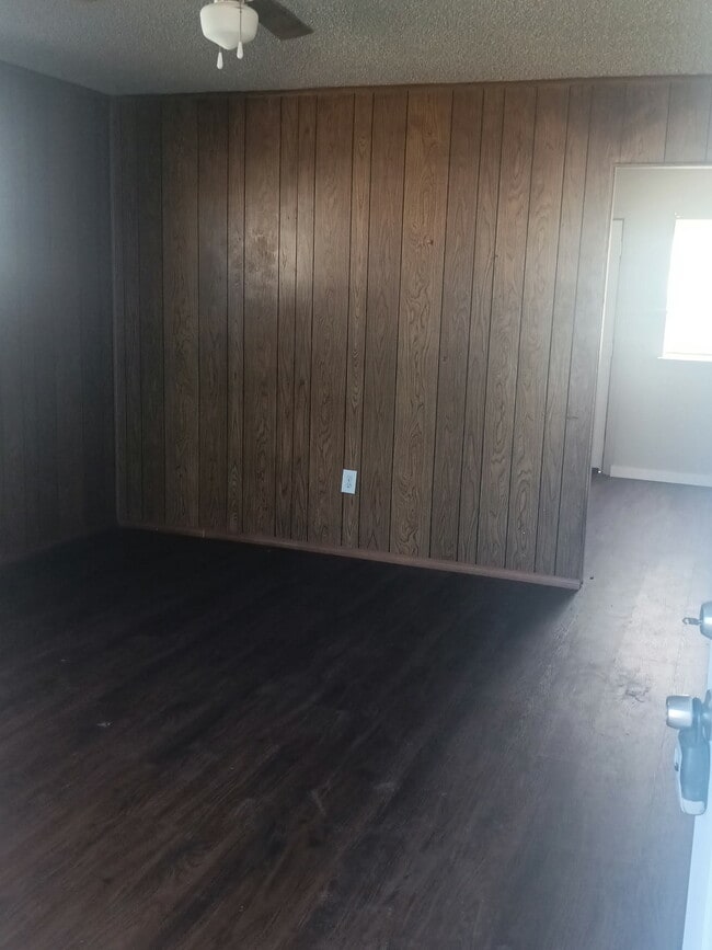 Building Photo - 108 C St