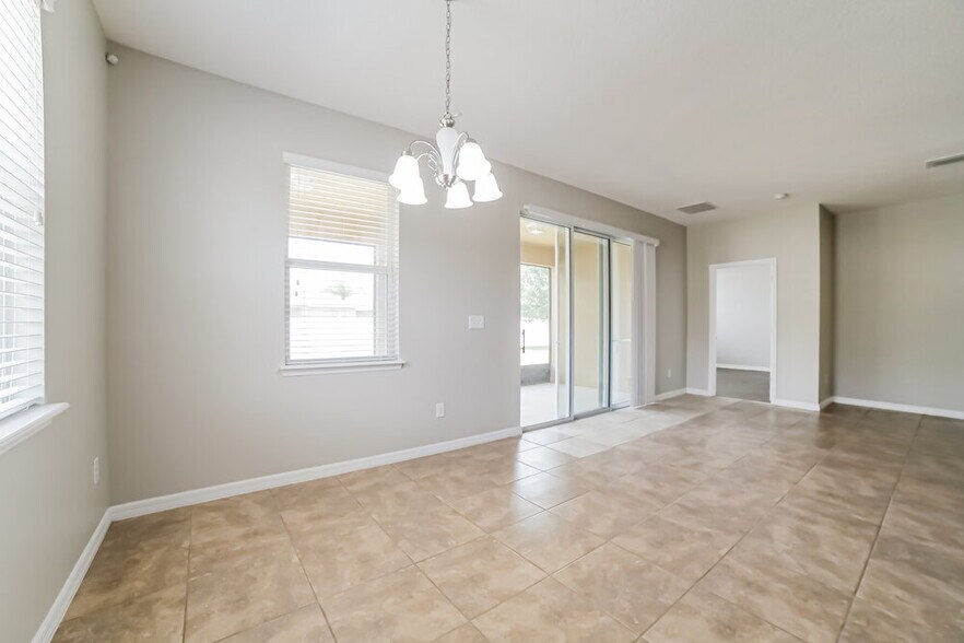 Building Photo - 402 Blakely Ct
