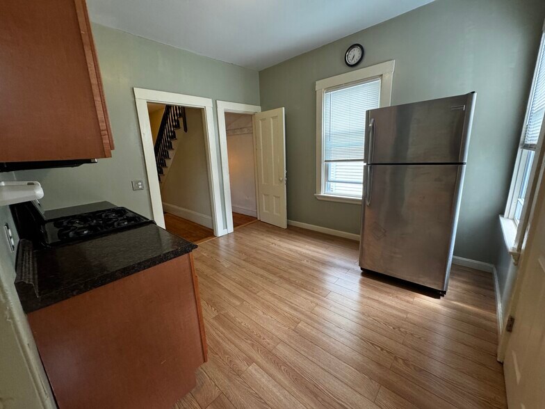 Building Photo - 374 Highland Ave