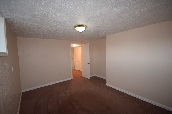 Building Photo - 14551 S Camp Williams Rd