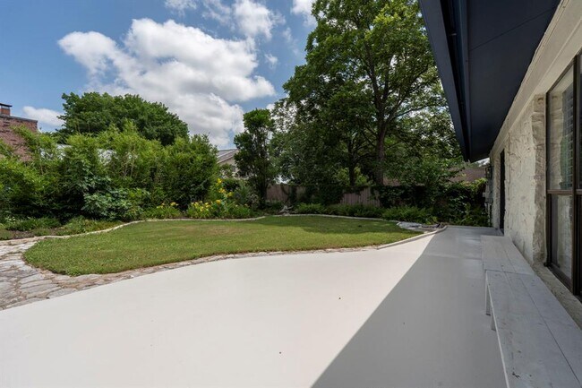 Building Photo - 2404 Coral Ridge Cir