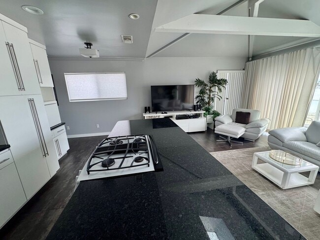 Building Photo - 423