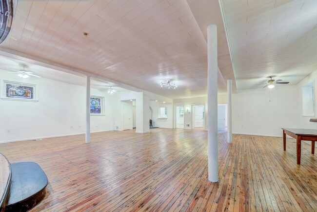 Building Photo - 2218 Arlington Ave