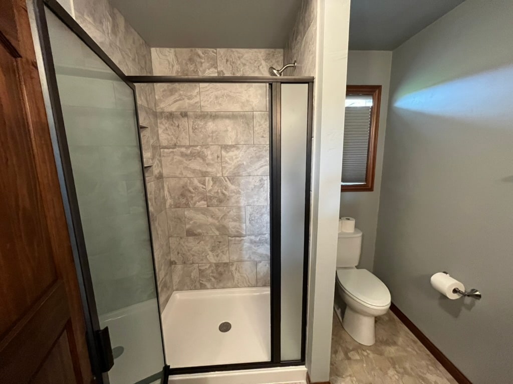tiled-stand-in-shower - 1454 Chickory Ct