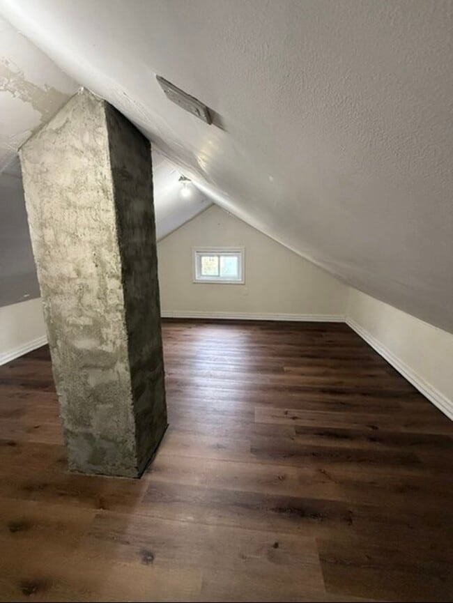 Building Photo - 593 Plank Rd