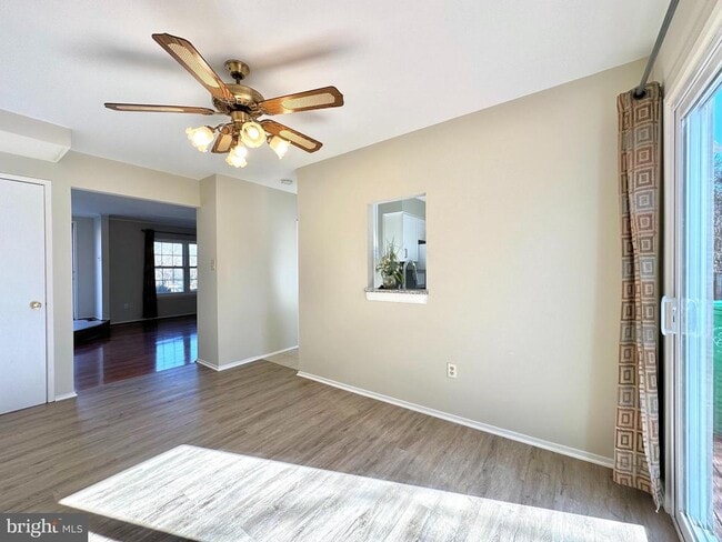 Building Photo - 402 Carousel Ct