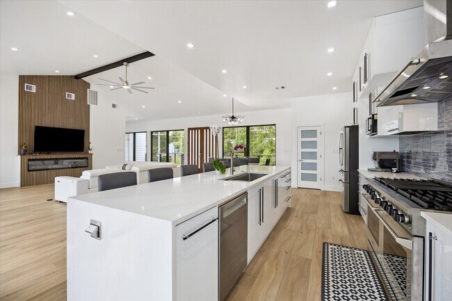 Building Photo - 407 Brook Hollow Dr