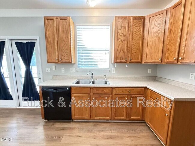 Building Photo - 420 Cline Falls Dr