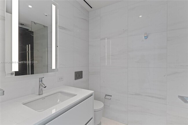 Building Photo - 300 Biscayne Blvd Way