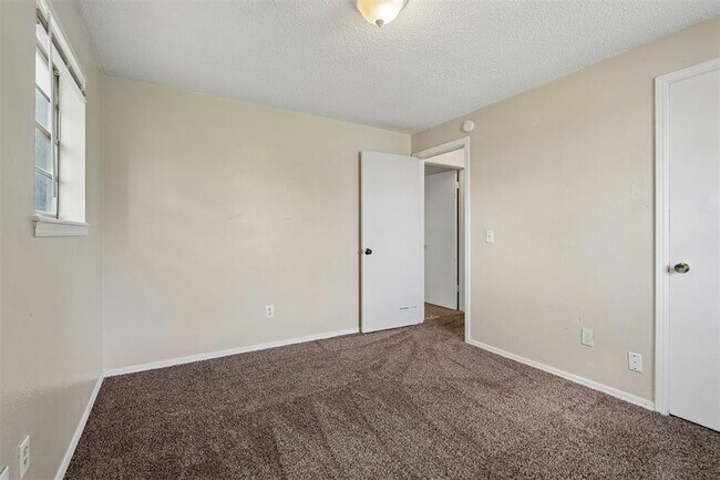 Building Photo - 3005 SE 51st St