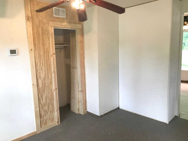 Building Photo - 1374 E Canal St