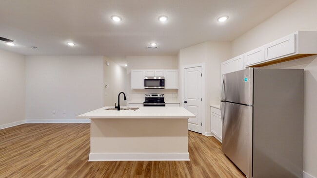 Building Photo - 413 W May St