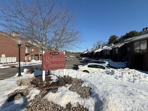 Building Photo - Professional Condo - Redstone Commons