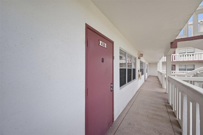 Building Photo - 436 Fanshaw K