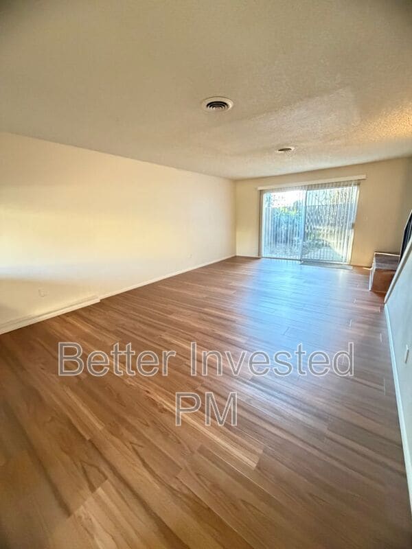 Building Photo - 966 Marlene St