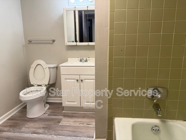 Building Photo - 205 W Allen St