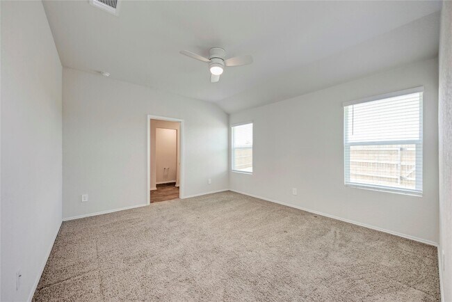 Building Photo - 105 Calgary Ln