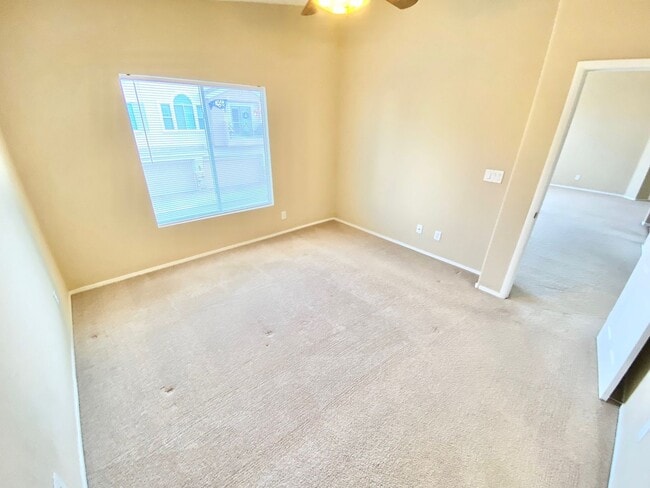 Building Photo - OVELY  2 BED ROOM 2 BATHROOM TOWNHOES LOCATED IN A GATED COMMUNITY IN HENDERSON