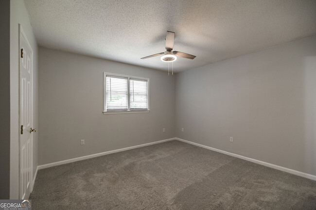 Building Photo - 115 Shadow Moss Dr