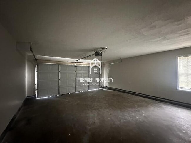 Building Photo - 2777 Chiswood St