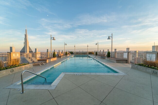 Building Photo - 415 Church St