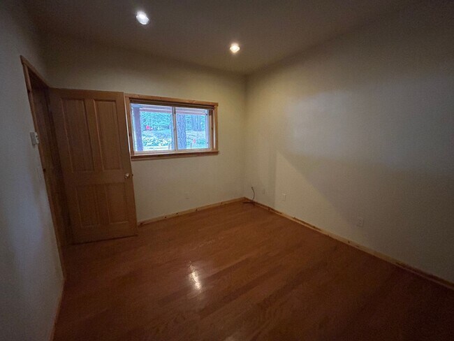 Building Photo - 1513 Crystal Air Dr