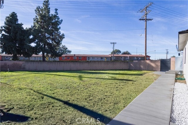 Building Photo - 8330 Glenoaks Blvd