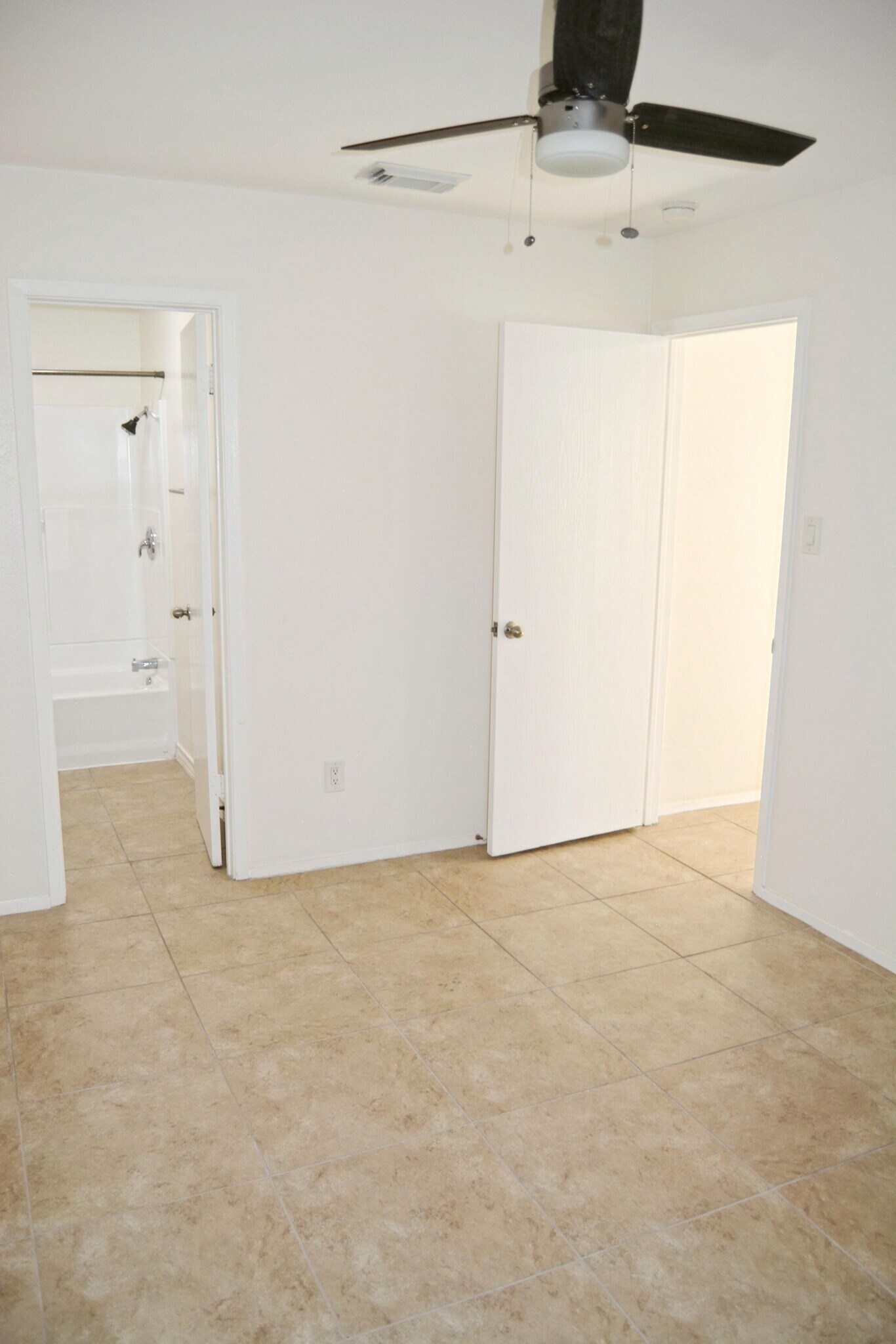 Building Photo - 111 Meteor Dr