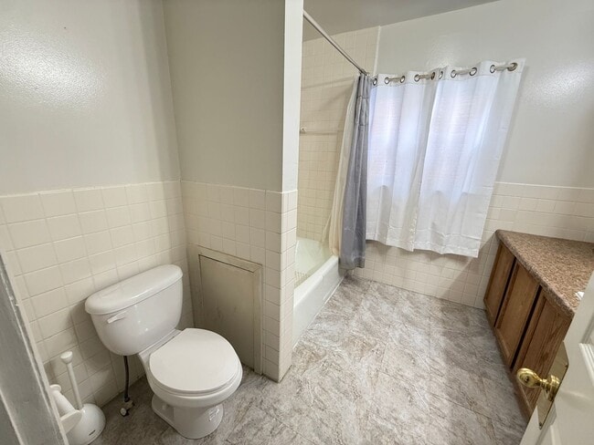 Building Photo - Well-Maintained 4-Bedroom Home with Historical Charm Near Downtown Jackson