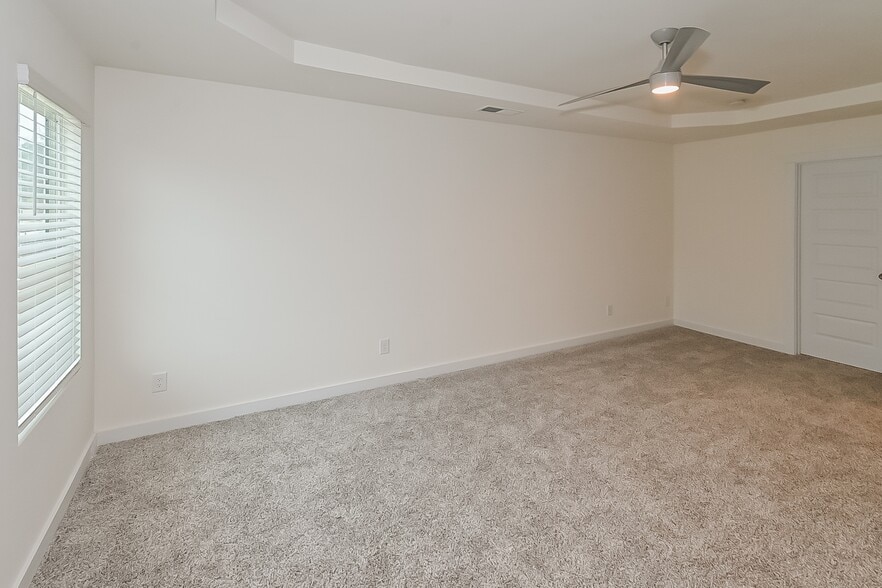 Building Photo - 120 The Heights Dr