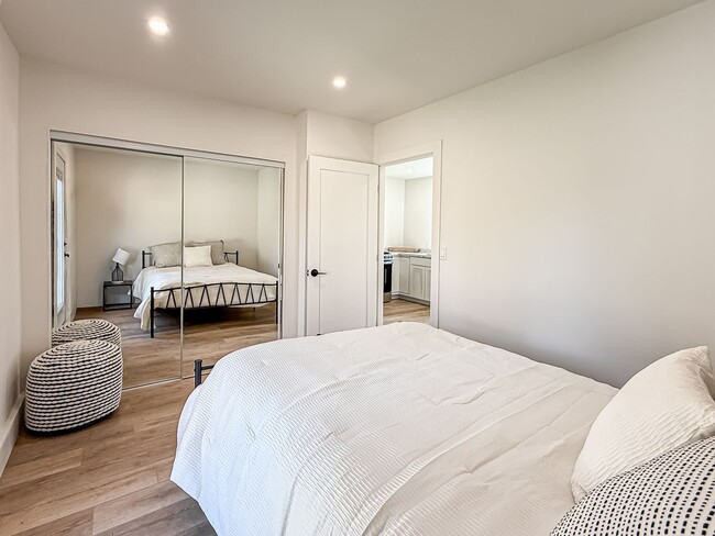 Building Photo - Pet friendly 1+1 w/dishwasher + in-unit laundry available!