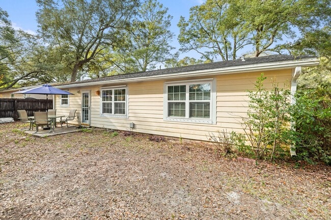 Building Photo - 310 Goldenrod Ct