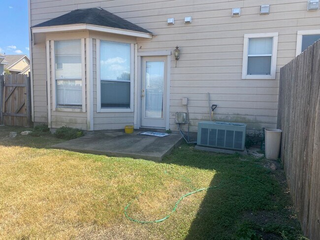 Building Photo - 2706 Westhampton Ct