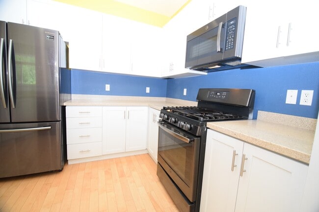 Building Photo - 432 NE 57th Ave